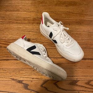VEJA: Women’s Extra-White Nautico Pekin V-10 Sneakers SIZE 8